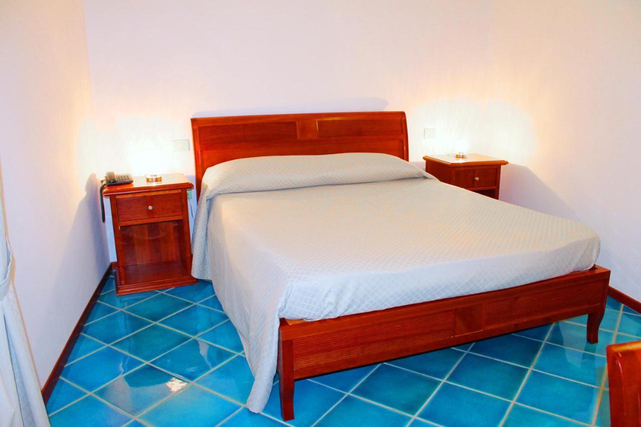 Small Double Room,1405228661:JPEG