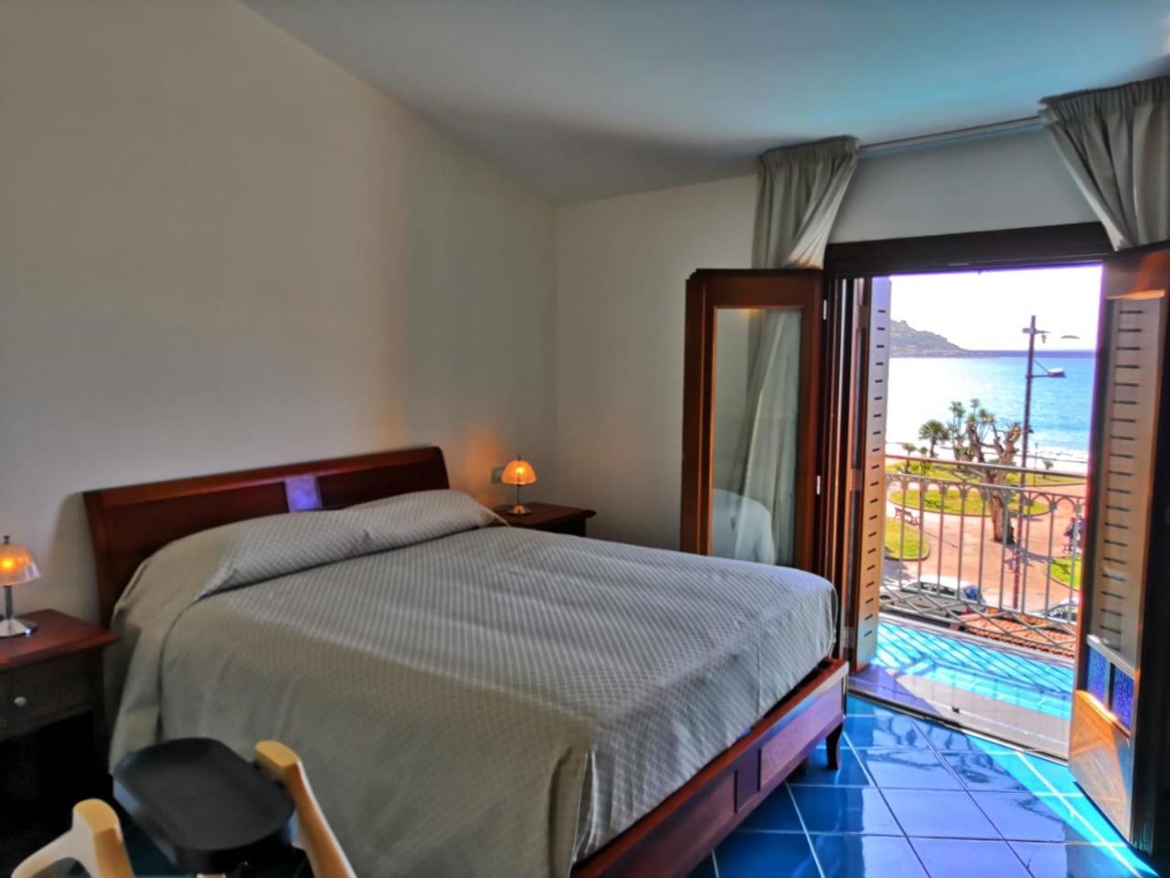 Deluxe Double Room with Sea View,775735726:JPEG